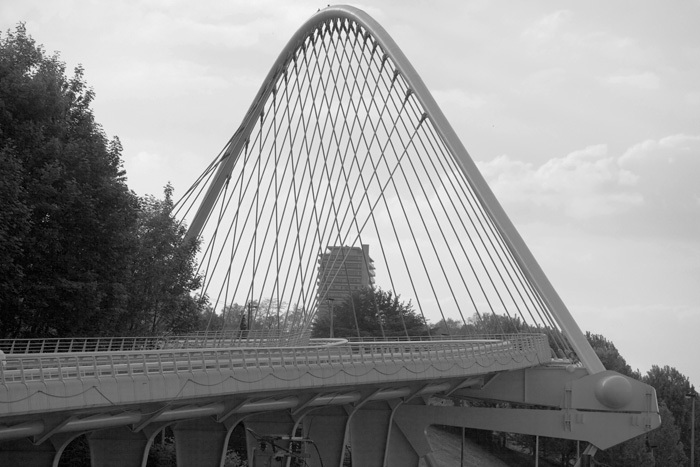 Liège-Guillemins TGV-Bahnhof (Calatrava 2009) Brücke in Nord-West